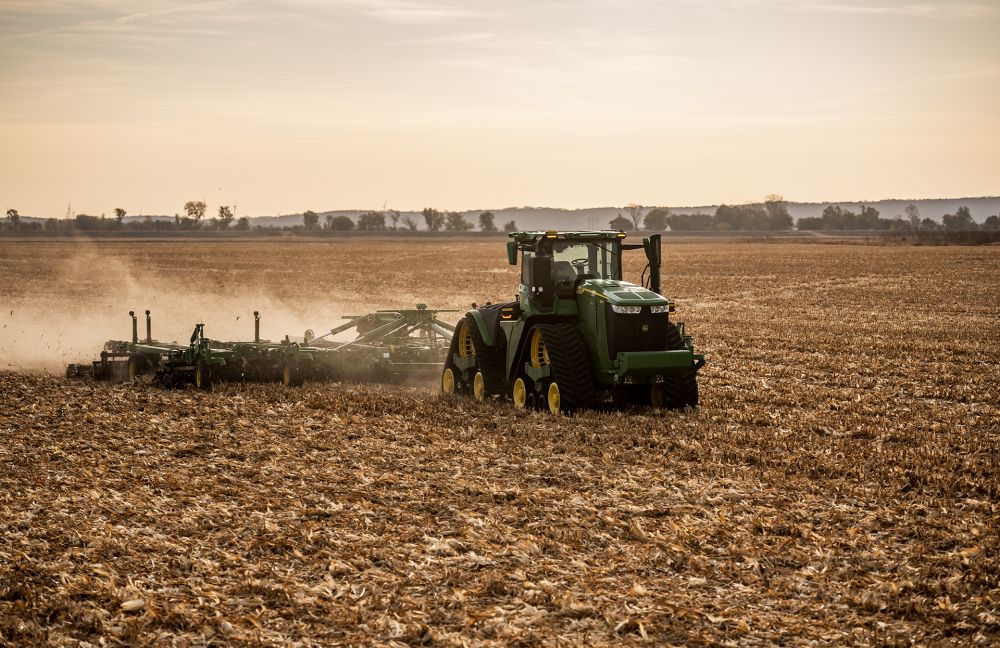 A John Deere új autonóm gépeket és technológiákat mutatott be a CES 2025 kiállításon